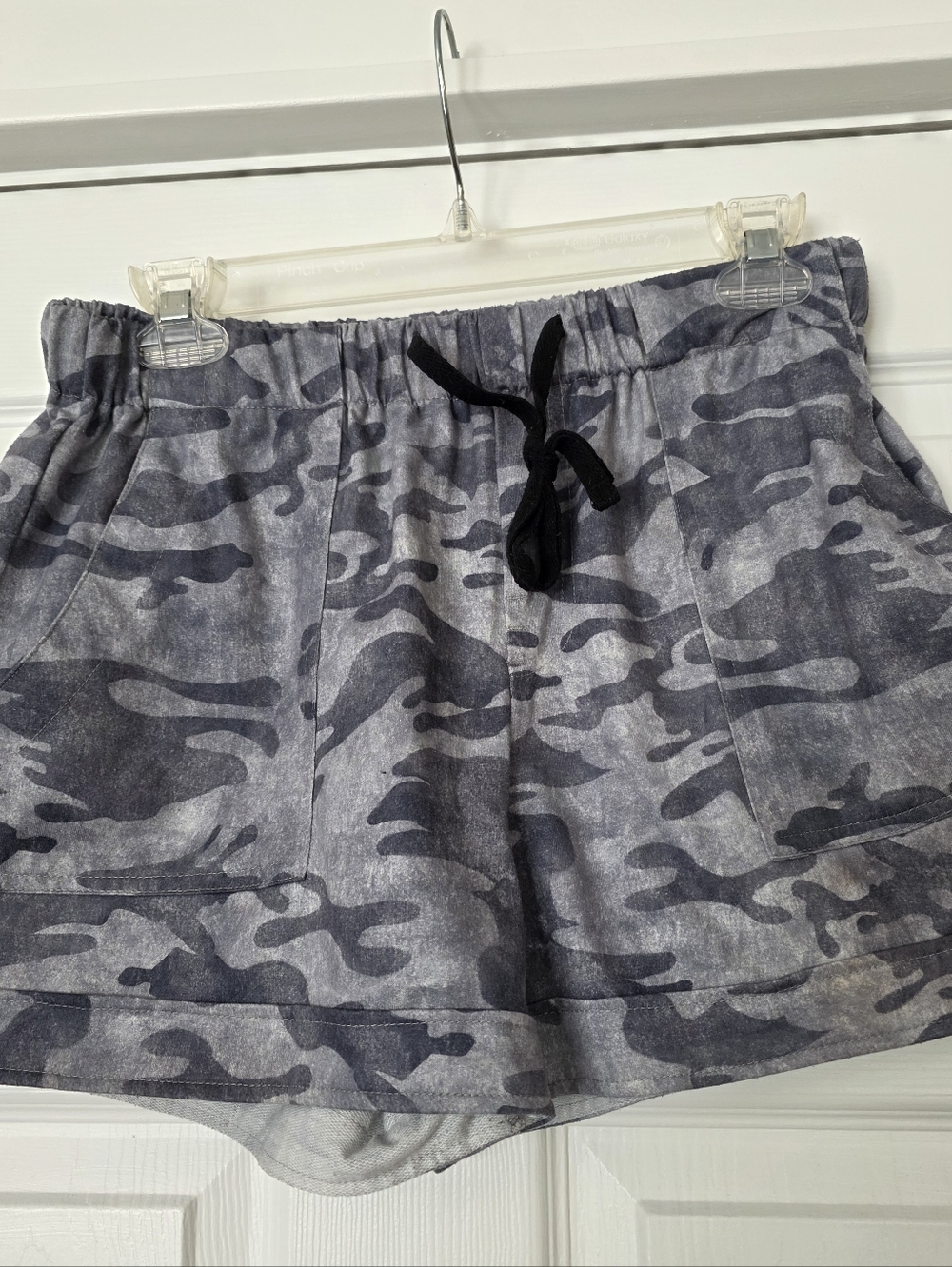 Gray Camo Drawstring Elastic Waist Shorts Front And Back Pockets Size Medium